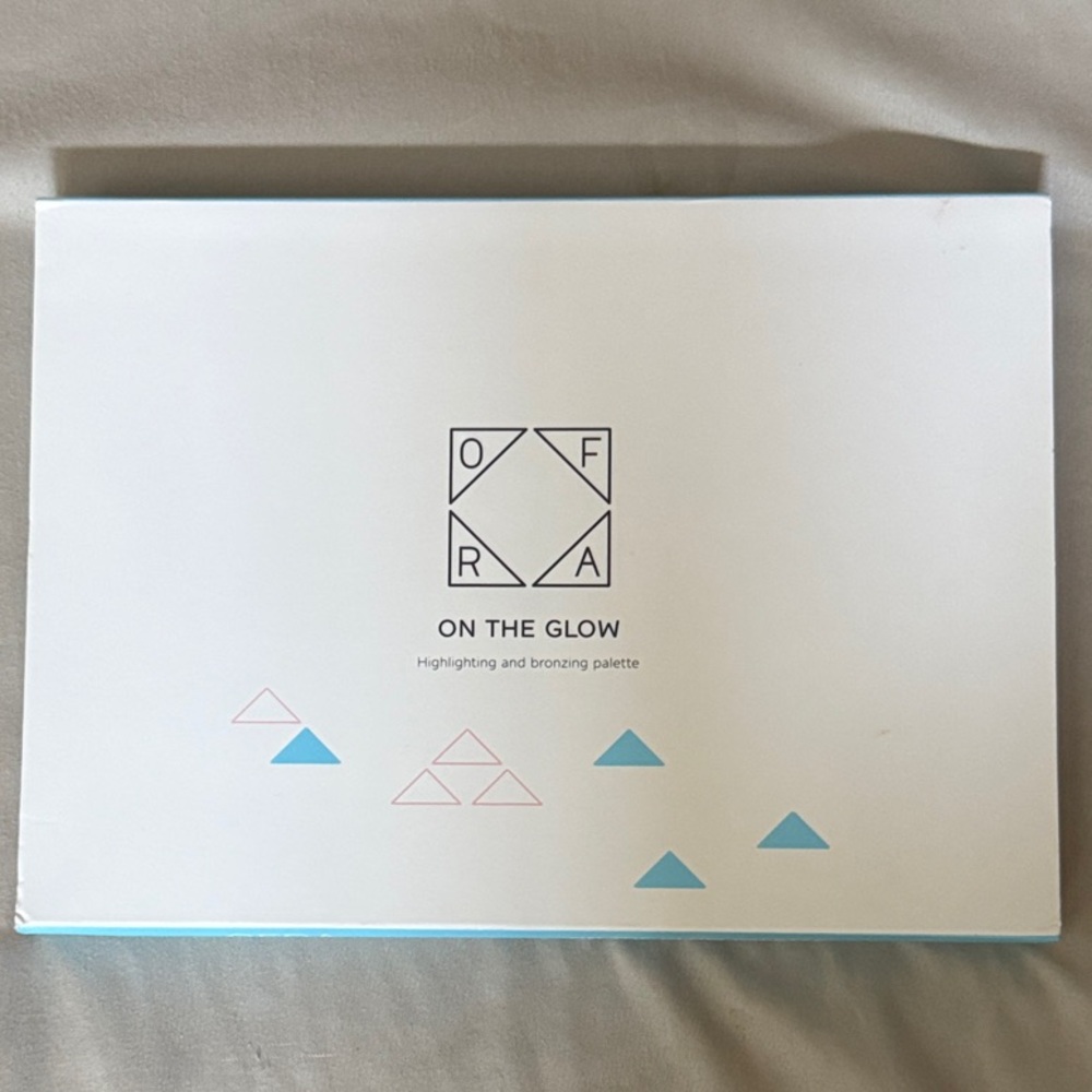 OFRA On The Glow Palette - White and Blue